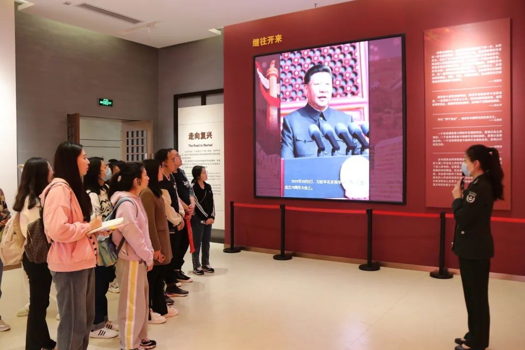 350vip8888新葡的京集团学生第二党支部开展“弘扬西柏坡精神 争做时代有为青年”主题党日活动5.jpg